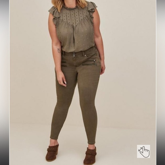 Torrid‎ Eyelet Ruffle Sleeve Top - Picture 3 of 8